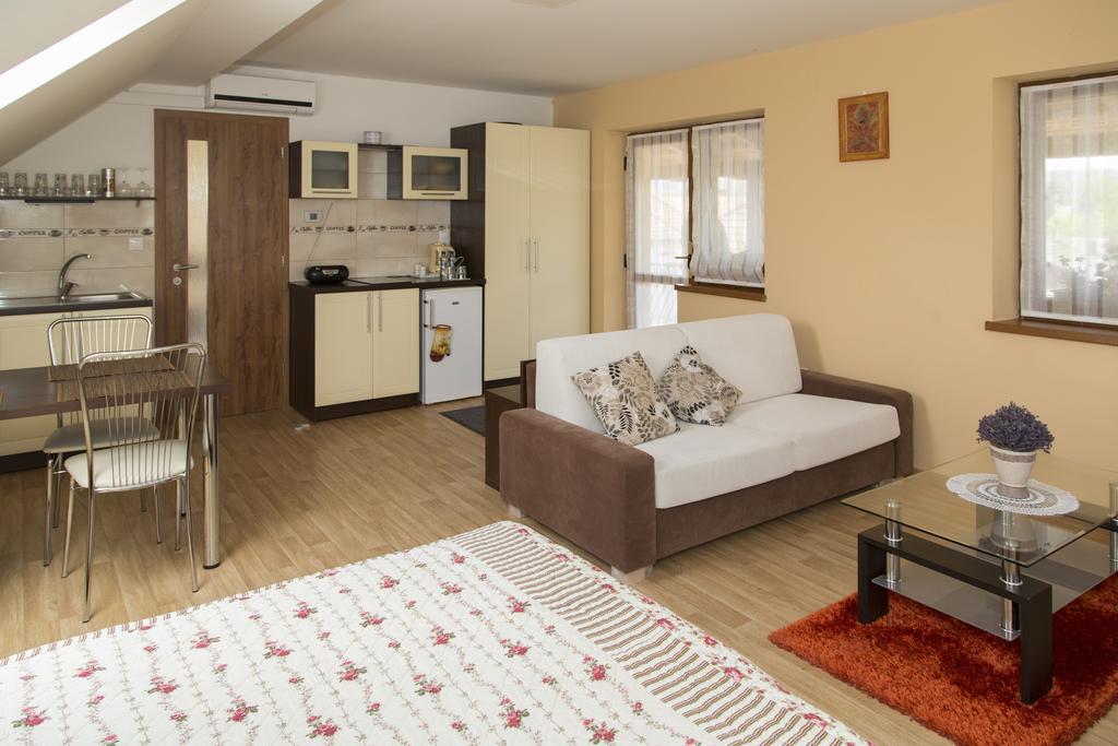 Rekreacny Dom Sisi Hotel Bellegszencse Kültér fotó