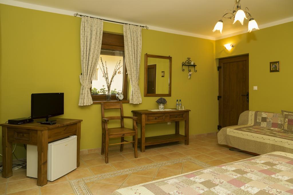 Rekreacny Dom Sisi Hotel Bellegszencse Kültér fotó